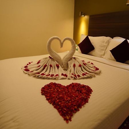 Hotel Metropolis Хубли Экстерьер фото