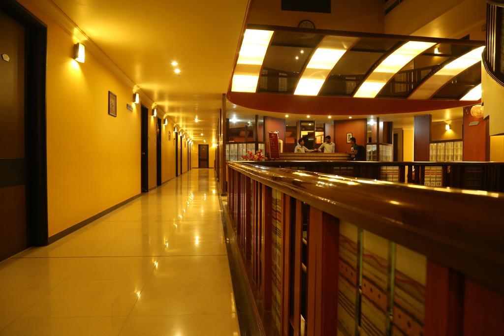 Hotel Metropolis Хубли Экстерьер фото