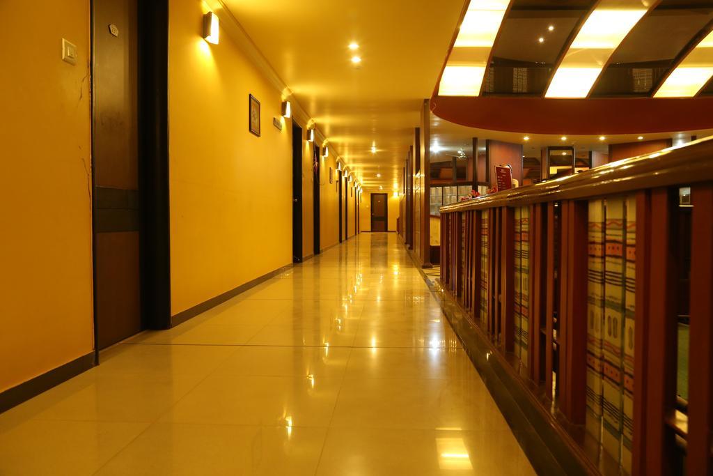 Hotel Metropolis Хубли Экстерьер фото