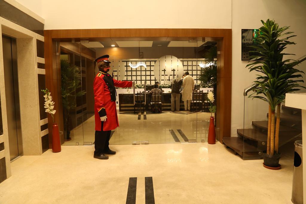 Hotel Metropolis Хубли Экстерьер фото