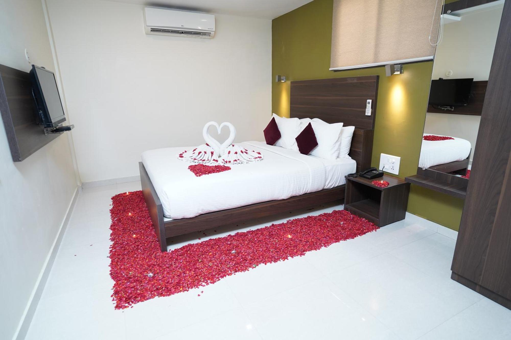 Hotel Metropolis Хубли Экстерьер фото